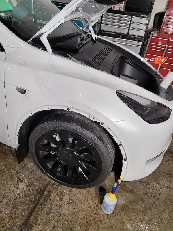 White Tesla Model Y, Front end