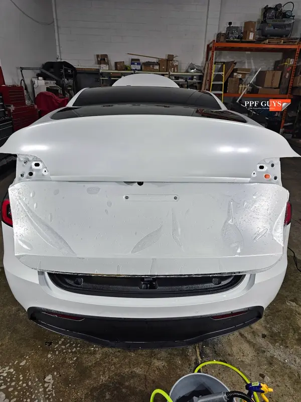 White Tesla Model Y Performance, Stealth, emblems. Photo 25 of 60.