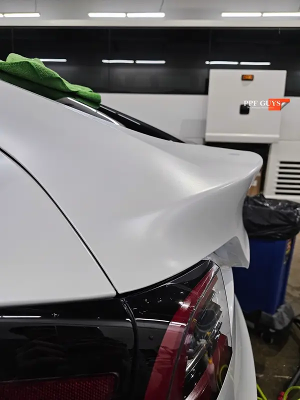 White Tesla Model Y Performance, Stealth, emblems. Photo 27 of 60.