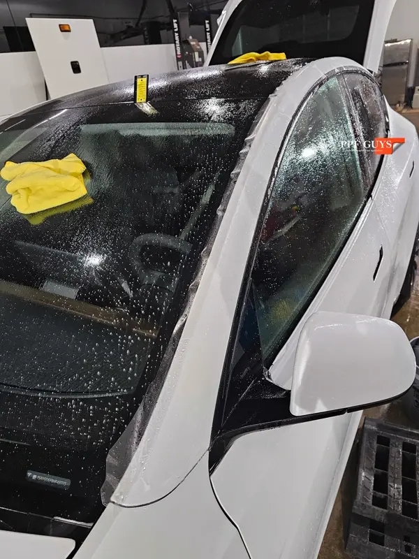 White Tesla Model Y Performance, Stealth, emblems. Photo 20 of 60.