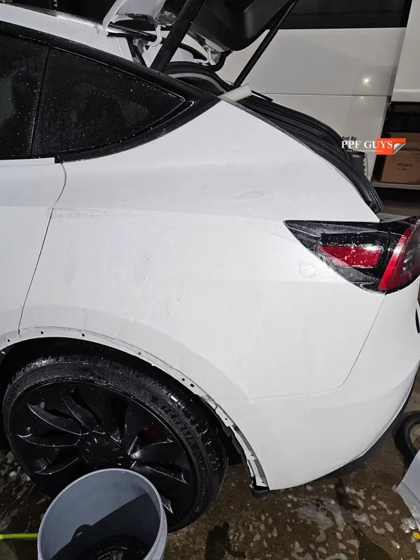 White Tesla Model Y Performance, Stealth, emblems. Photo 19 of 60.