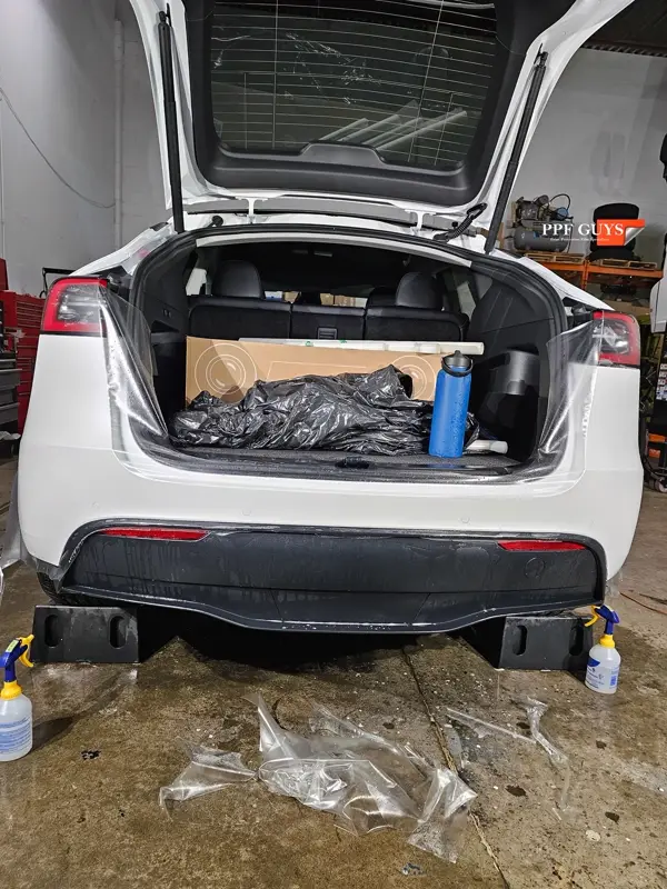 White Tesla Model Y Performance, Stealth, emblems. Photo 36 of 60.