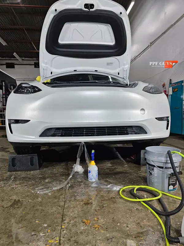 White Tesla Model Y Performance, Stealth, emblems. Photo 55 of 60.