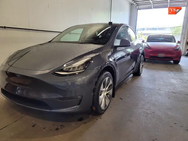 Red Tesla Model Y, Stealth. Photo 33 of 48.