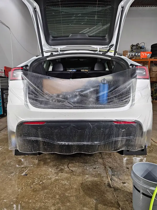 White Tesla Model Y Performance, Stealth, emblems. Photo 35 of 60.
